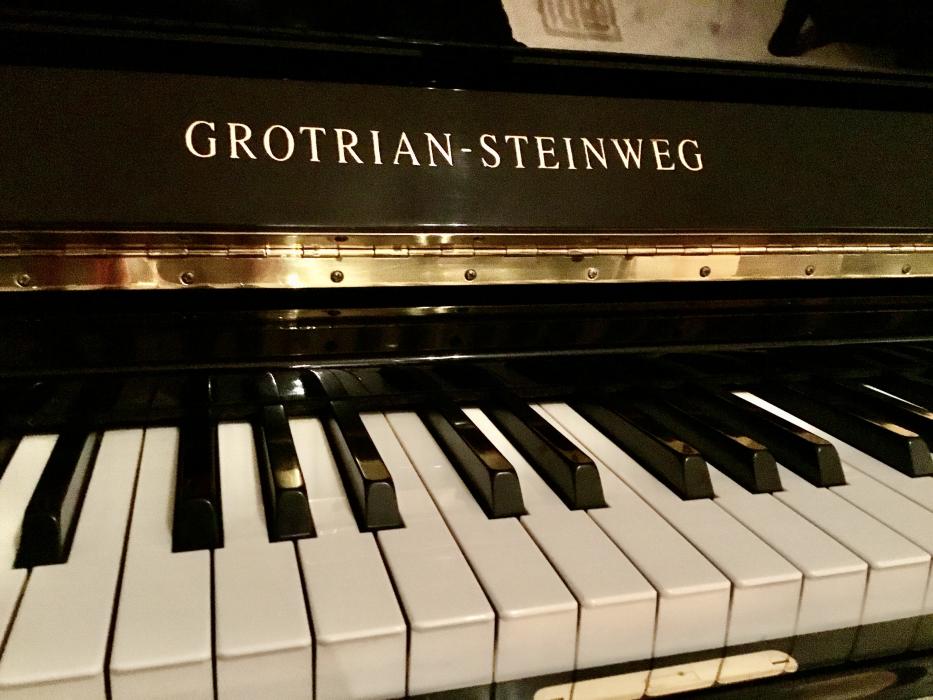 Piano droit grotrian-steinweg g-132