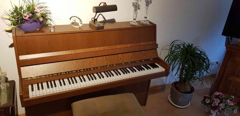 Piano - kopen. May Berlin Modell 105, mit Premium Mechanik |